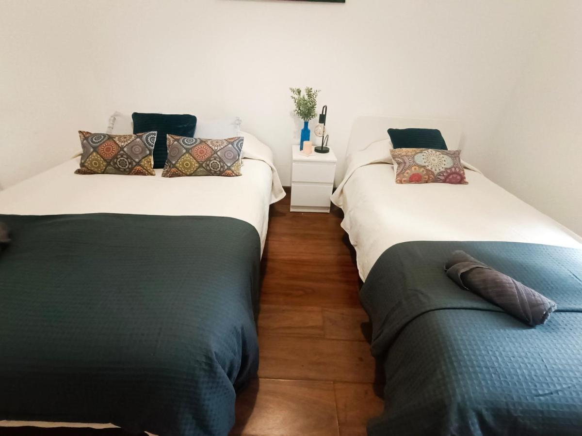 By Plaza Real Budget Rooms Barcelona Exterior foto